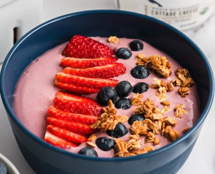 cottage cheese acai bowl